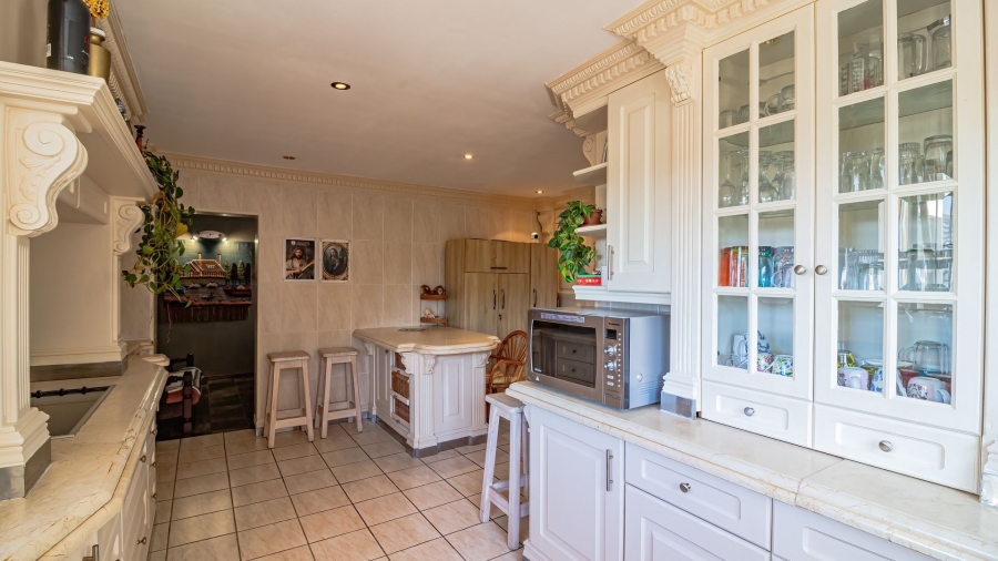 4 Bedroom Property for Sale in Bonza Bay Eastern Cape